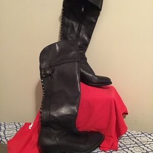 🔥VINCE CAMUTO,  pre-owned, great condition, some wear, black, size 8B/38